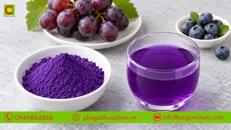 Màu Tím Violet có dạng bột mang sắc tím đậm phù hợp với thực phẩm vị nho và việt quất