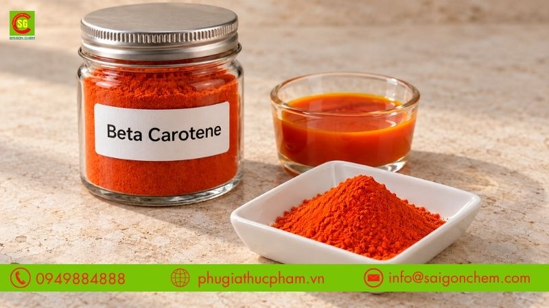 Màu trứng gà Beta Carotene có dạng bột và dạng lỏng, có sắc vàng đậm đến cam đỏ