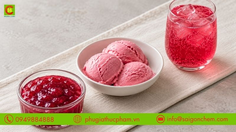 Nước giải khát, kem và mứt trái cây có sắc đỏ hồng tạo bởi màu Carmoisine