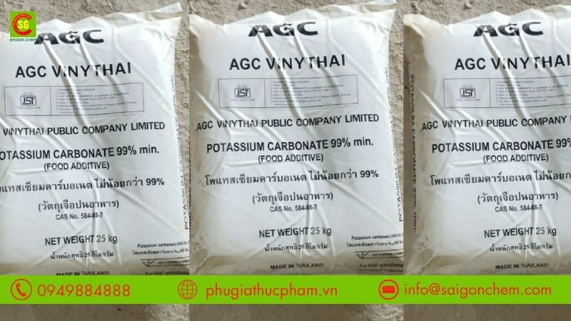 Quy trình kiểm tra khi dùng K2CO3 làm mì gồm chọn nguyên liệu, thử công thức và đánh giá chất lượng