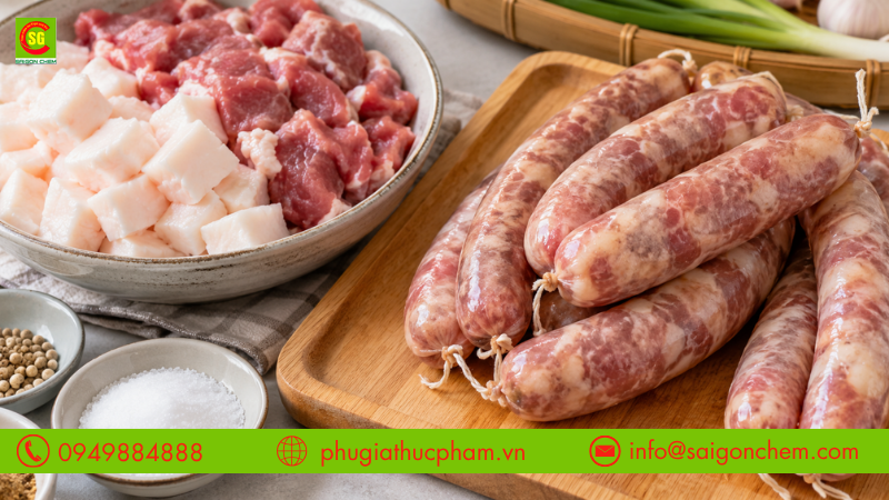 Thịt kém tươi hoặc tỷ lệ nạc mỡ không phù hợp có thể khiến lạp xưởng không lên màu đẹp